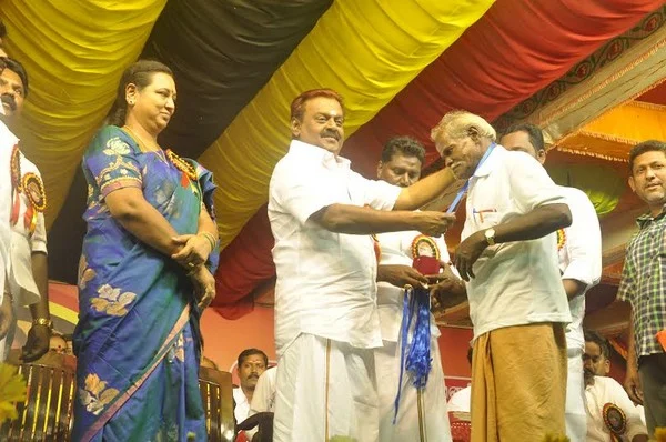 எழுத்தாளர்களை ஏமாற்றினாரா விஜயகாந்த்?
