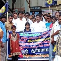 சாதியைச் சொல்லி இழிவு: தனியார் பள்ளியை எதிர்த்து மாணவி போராட்டம்!