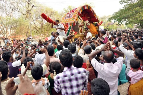 மதுரை சித்திரைத் திருவிழா நிறைவு - மலைக்கு புறப்பட்டார் கள்ளழகர் ( படங்கள்)