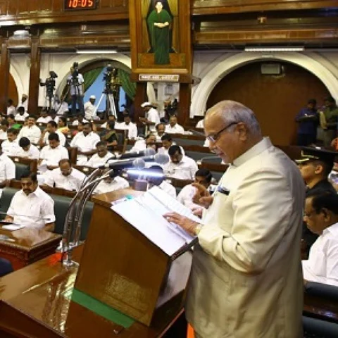 `தமிழக அரசு நிதி நெருக்கடிக்குக் காரணம் மத்திய அரசு’ -ஆளுநர் உரையில் குற்றச்சாட்டு