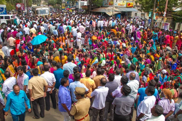 ‘லட்ச ரூபாய் சம்பளம் போதவில்லையா?’ -அரசு ஊழியர்களை கேள்விகேட்ட பூவியாபாரி