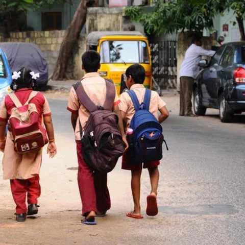 `கல்வியை நிறுத்திவிடுவாங்க; அப்படிப் பண்ணாதீங்க!'- ராமதாஸ் வைக்கும் முக்கியக் கோரிக்கை