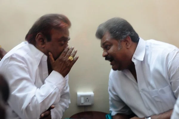 விஜயகாந்த் அறிவிப்பு- கூட்டணிக்கு அழைத்தவர்கள், அழைக்காதவர்கள் மனநிலை இப்படிதானோ!