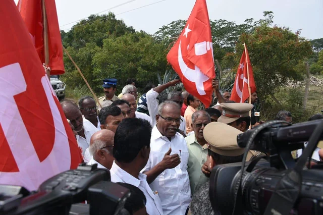 தடுத்து நிறுத்திய காவல்துறையினர்..! - போராட்டக் களத்துக்கு ஊர்வலமாகச் சென்ற கம்யூனிஸ்ட்கள்