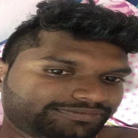 `திருமணமாகி குழந்தை இருப்பதை மறைத்த காதலன்!’ - போராட்டத்தில் குதித்த இளம்பெண்