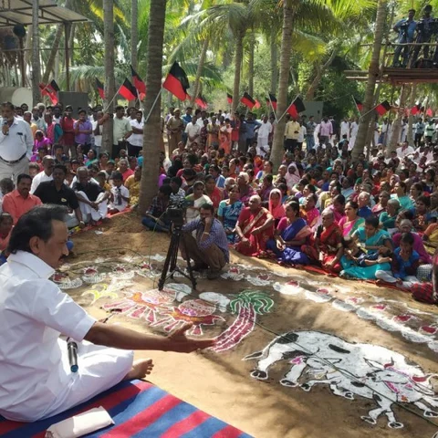 ``நீங்க நல்லா பாடுவீங்களாமே?’’ - கிராம சபை கூட்டத்தில் கலகலத்த ஸ்டாலின்