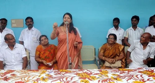 தூத்துக்குடியில் கிராமத்தை தத்தெடுத்த கனிமொழி!