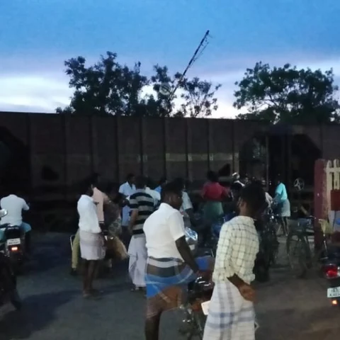 `12மணி நேரம் வேலைபார்த்துவிட்டேன்;இனிமேலும் முடியாது!' - சரக்கு ரயிலை நிறுத்திய டிரைவர்