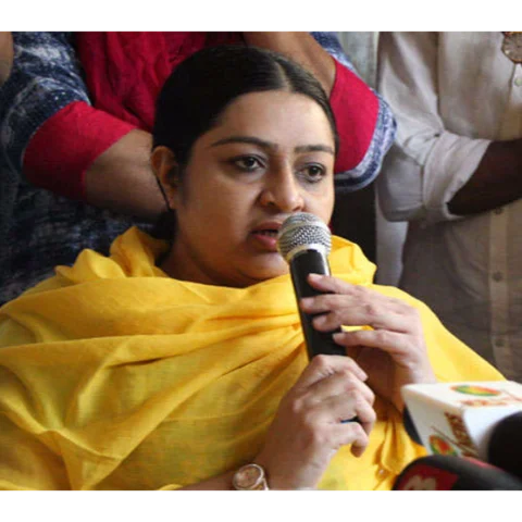 பன்னீர்செல்வத்தை சரமாரியாக விளாசிய தீபா!