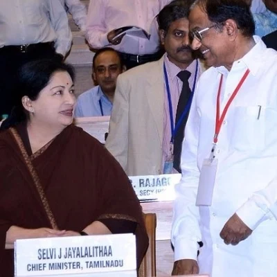 ஜெயலலிதா சென்றால் அதிரும் டெல்லி, முதல்வர் பன்னீர்செல்வத்தை எப்படி எதிர்கொண்டது?