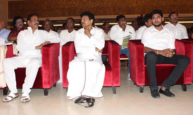 ஆர்ப்பாட்டமில்லாமல் நடந்த பிறந்தநாள் விழா! அரசியலுக்கு அடித்தளம்போடுகிறாரா ஜெயானந்த்?