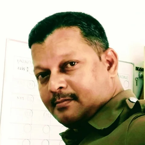 `2002-ல் நடந்த அந்தச் சம்பவம்தான் என்னை இப்படி மாற்றியது!'- திரும்பிப் பார்க்கவைத்த காவலர்