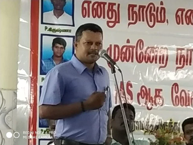 `2002-ல் நடந்த அந்தச் சம்பவம்தான் என்னை இப்படி மாற்றியது!'- திரும்பிப் பார்க்கவைத்த காவலர்