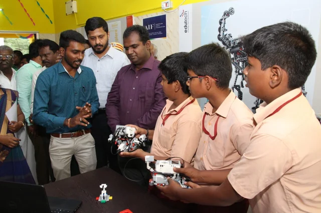 தமிழகத்தில் முதல்முறை - மதுரை மாநகராட்சிப் பள்ளியில் ரோபோடிக்ஸ் ஆய்வகம்!