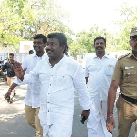 முதல்வரை அவதூறாகப் பேசிய வழக்கில் கருணாஸுக்கு ஜாமீன்!