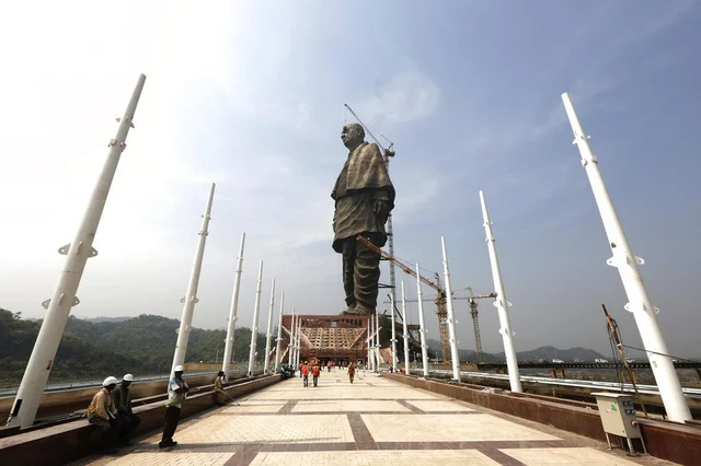 ``இது தமிழா....?” - படேல் சிலையின் தமிழ் வாசகத்துக்கு எழுந்த கண்டனங்கள்