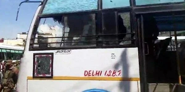 பேருந்துக்கு அடியில் வீசப்பட்ட குண்டு! - அமைதியைக் குலைக்க நடந்த ஜம்மு பேருந்து நிலையத் தாக்குதல்