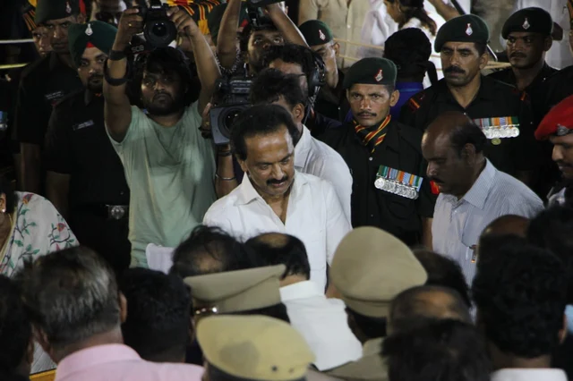 Live update: மெரினாவில் விதைக்கப்பட்டார் கலைஞர்! #Karunanidhi