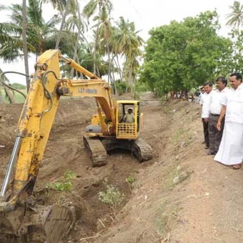 குடிமராமத்து திட்டத்தின் கீழ் நடைபெறும் பணிகளை அமைச்சர் பார்வையிட்டார்!