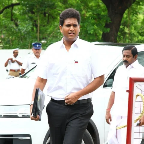 'பள்ளி, கல்லூரிகளில் மாலை நேர தொழிற்பயிற்சி மையம்' - டி.ஆர்.பி. ராஜா யோசனை