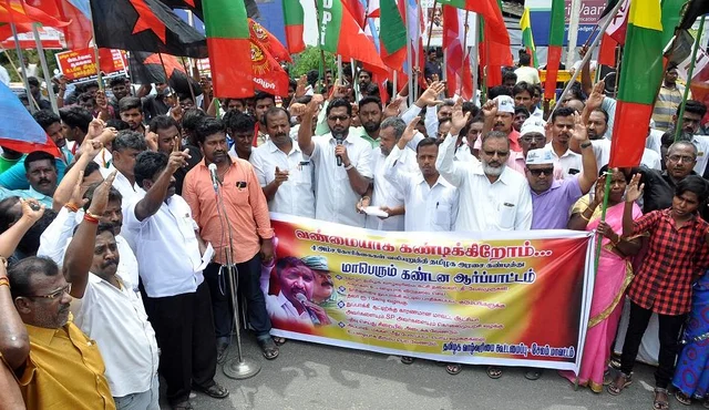 '17 வருஷம் வேலை; ரூ.3,200 சம்பளம்'- மனக்குமுறலில் துப்புரவுப் பணியாளர்கள்