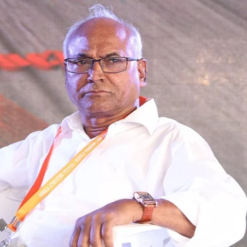 பாடத்திட்டத்திலிருந்து நீக்கப்படுகிறதா காஞ்சா அய்லய்யாவின் புத்தகங்கள்?! #DelhiUniversity