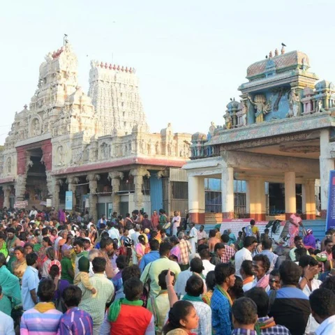 ``நள்ளிரவில் நடை திறக்கக்கூடாது” -திருச்செந்தூர் கோயில் நிர்வாகத்துக்கு இந்து முன்னணி எதிர்ப்பு!