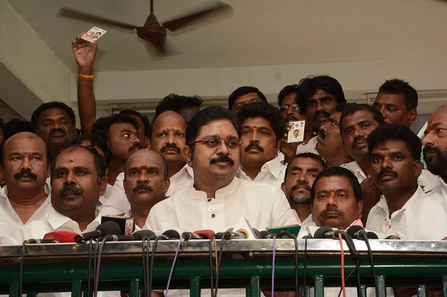 ஜெயலலிதா இல்லாத ஓராண்டில் தமிழகத்தைப் பரபரக்க வைத்த 50 நிகழ்வுகள் ! பாகம் 2