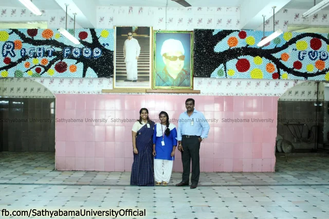 முட்டை ஓட்டில் பிரமாண்ட ஓவியம்... சத்யபாமா பல்கலைக்கழக மாணவி கின்னஸ் சாதனை..!