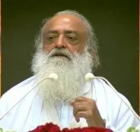 டெல்லி மாணவியும் குற்றவாளிதான்: குஜராத் சாமியாரின் பேச்சால் சர்ச்சை