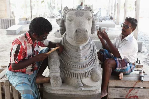 தெய்வச் சிலைகளை பிரதிஷ்டை செய்வது எப்படி?