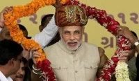 ஆட்சியமைக்க உரிமை கோரினார் நரேந்திரமோடி; 26 ஆம் தேதி பதவி ஏற்பு!