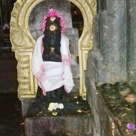 முற்பிறவியில் தவறவிட்ட ஞான வாழ்வை இப்பிறவியில் அடைந்த குதம்பைச் சித்தர்! - சித்தர்கள் உறையும் ஜீவசமாதிகள் - 13