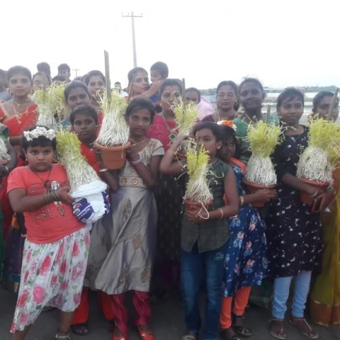 கிறிஸ்துமஸ் பண்டிகையில் முளைப்பாரி ஊர்வலம்! மத நல்லிணக்கத்தை வலியுறுத்திய தூத்துக்குடி பெண்கள்