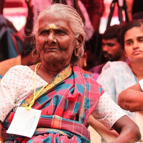 ``தூங்கவைக்கவும் பாடுதேன்...செத்தவுகளுக்கும் பாடுதேன்!” - `செப்புக்குரல்காரி’ ஒப்பாரி சீனியம்மா!