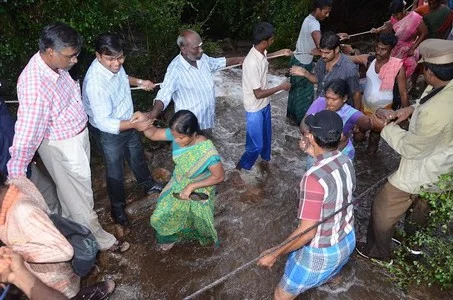 சதுரகிரி மலையில் காட்டாற்று வெள்ளம்: 6 பக்தர்கள் பரிதாப பலி!