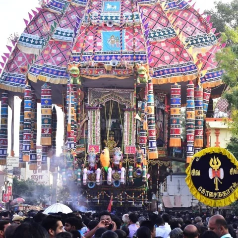 `விண்ணதிர்ந்த ஆரூரா.. தியாகேசா பக்தி முழக்கம்!’ - திருவாரூர் ஆழித்தேரோட்டம் கோலாகலம்