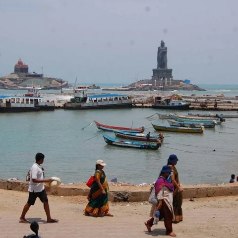 கன்னியாகுமரி படகு சேவை மூன்றாவது நாளாக ரத்து! சுற்றுலாப் பயணிகள் ஏமாற்றம்