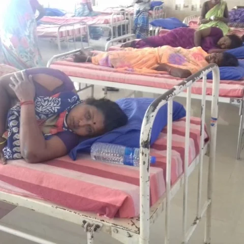 கடையை உடனே காலி செய்யுங்கள்! பெண்களை அடித்து, உதைத்து தி.மு.க-வினர் அடாவடி