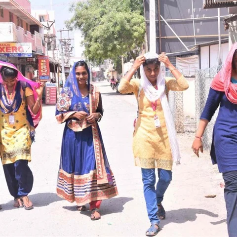 `வெப்பக்காற்றுடன் 107 டிகிரி ஃபாரன்ஹீட் வெயில்!’ -வேலூர் மக்களை வறுத்தெடுக்குது சூரியன்