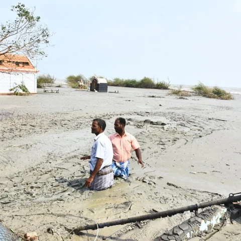 `12 பேரை குணப்படுத்திய சாமியாடி மகாலட்சுமி?’ - என்ன நடக்கிறது டெல்டாவில்