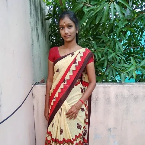 வகுப்பறையில் புகுந்து ஆசிரியையைக் கொன்ற வாலிபர்!- ஒருதலைக் காதலால் நடந்த விபரீதம்