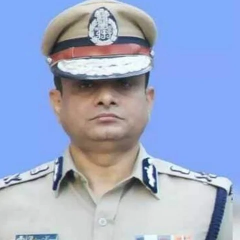லேப்டாப், 5 செல்போன்கள் மாயம்! - கொல்கத்தா போலீஸ் கமிஷனர் மீதுள்ள புகார் என்ன?