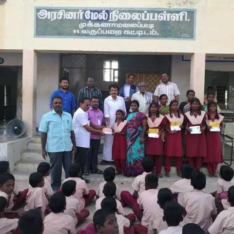 பள்ளி மாணவர்களும் வங்கியில் கணக்குத் தொடங்க வேண்டும்..! வங்கி மேலாளர் அறிவுரை