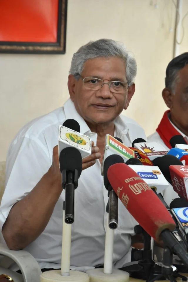 `நாட்டின் பாதுகாப்பில் சமரசம்!' - ரஃபேல் விவகாரத்தில் பி.ஜே.பி-யைச் சாடும் சீதாராம் யெச்சூரி
