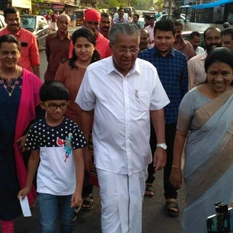 `நான் வாக்களித்த பூத்தில் இயந்திரம் கோளாறு!'- தேர்தல் கமிஷன் மீது பாய்ந்த பினராயி விஜயன்