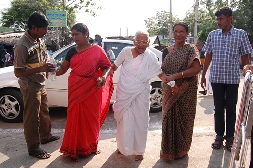 ஈழ தமிழருக்கு ஆதரவாக வைகோ தாயார் உண்ணாவிரதம்! (படங்கள்)