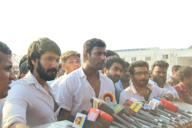 #LiveUpdates தயாரிப்பாளர் சங்க தேர்தல்: வெற்றியை குவித்த விஷால் அணியினர்!