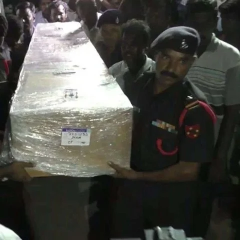 காஷ்மீர் கல்வீச்சில் கொல்லப்பட்ட தமிழக இளைஞன்...அரசியல் தலைவர்கள் பலரும் கண்டனம்!