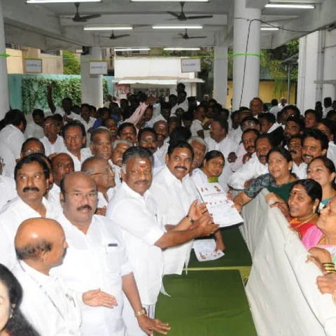 தம்பிதுரை தொகுதியைக் குறிவைக்கும் அமைச்சர் சி.விஜயபாஸ்கரின் தந்தை!